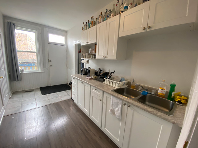241 Division St-6 bedroom student house - a short walk to campus in Long Term Rentals in Kingston - Image 2