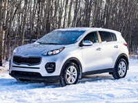 The 2017 Kia Sportage LX delivers a blend of practicality and modern design, making it an excellent... (image 2)