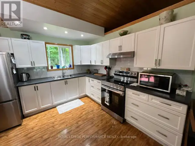 253 LACOURSE LANE Lanark Highlands, Ontario in Houses for Sale in Ottawa - Image 7