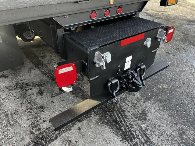 2011 Ford F750 18 Foot Cummins Manual Flatdeck in Heavy Trucks in Winnipeg - Image 13