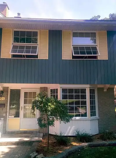 ROOM + Den IN TOWNHOUSE $825.00 OTTAWA SOUTH, Walkley Rd at McCarthy Rd K1V 6R5 Cell: 613-737-0749 P...