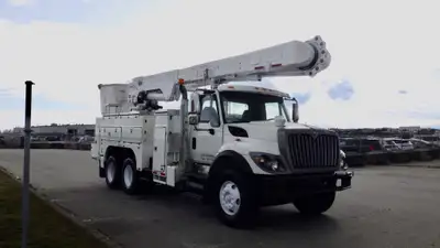 Abenante Motor Group (SK) 2008 International 7500 Tandem Bucket Truck Diesel Air Brakes 9.3L L6 alli...