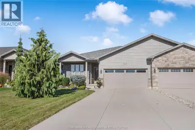If you’re looking for a meticulous semi-detached home on Chatham’s sought-after north side, this one...