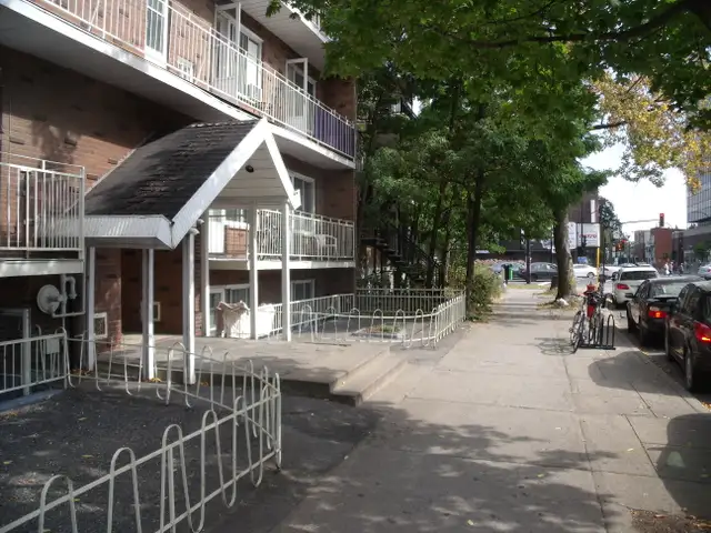 2 1/2 métro Jean-Talon, Meublé TOUT INCLUS 915$ 1er Juillet