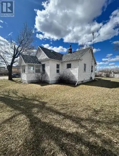 204 Grand Avenue Carmangay, Alberta