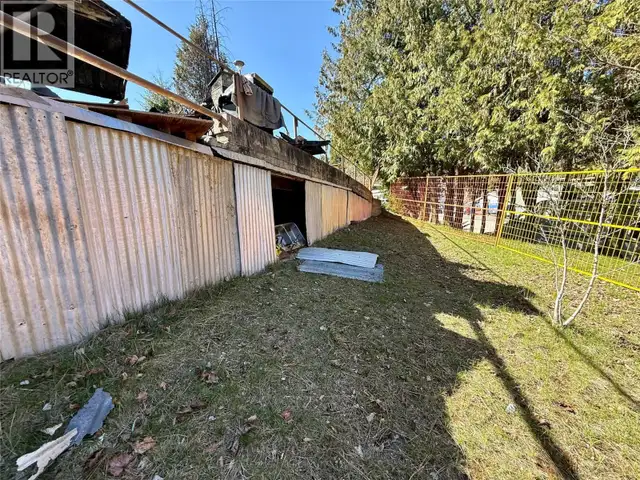 604 11th Street Castlegar, British Columbia in Land for Sale in Nelson - Image 11