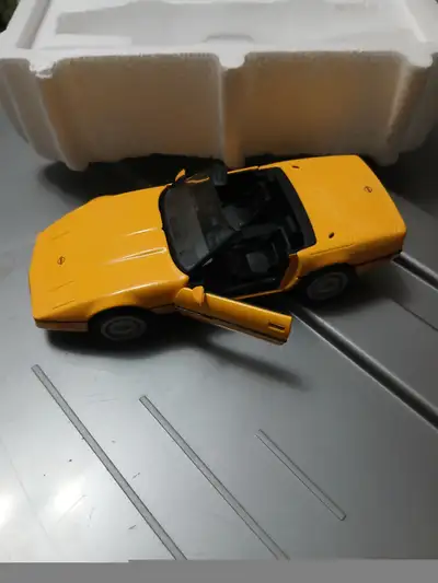 Corvette die-cast car. 1986 Franklin mint., View more