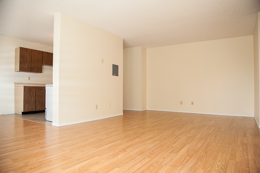 FREE WIFI! FREE PARKING! NO PET RENT! 4