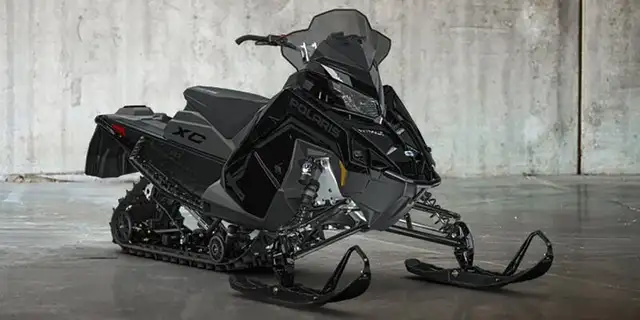 2027 Polaris 850 INDY XC 137 BLACK in Snowmobiles in Ottawa - Image 2