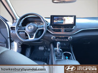 Command the road in the 2024 Nissan Altima Platinum – the perfect fusion of sophisticated design, ad... (image 9)