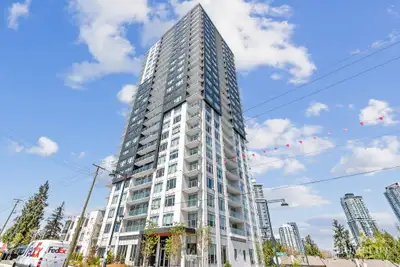 Presenting this stunning 2-bedroom, 1-bathroom home on the 21st floor of The Holland in the heart of...
