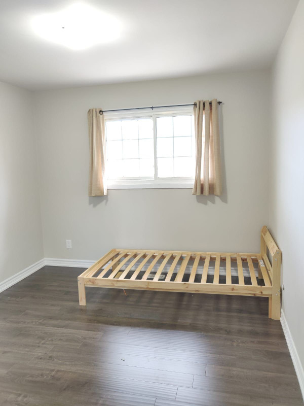 TWO ROOMS AVAILABLE NEAR BROCK UNIVERSITYSEPT Room Rentals
