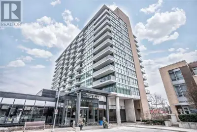 Fantastic Location in the Heart of North York! Spacious and bright 1 Bedroom + Den suite in the high...