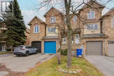 Beautiful Townhome In Desired & Family Oriented Neighbourhood. Walk Out To Terrific Deep South Facin...