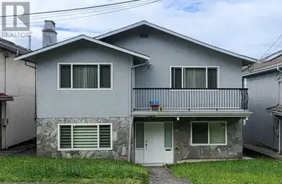 Welcome to this well-maintained home with a south-facing backyard in Burnaby's South Slope. Featurin...