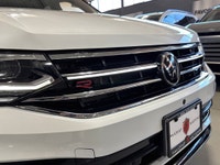 **MONTH-END SPECIAL!** R-LINE, 4MOTION AWD, 7 PASSENGER SEATING, MULTICOLOUR AMBIENT LIGHTING, WOOD... (image 2)