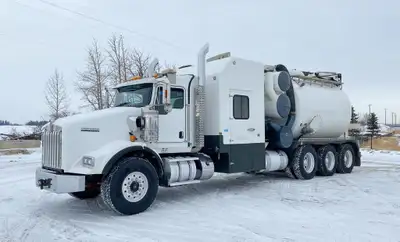 2016 Kenworth T800 8x6 Non Code Hydrovac Comes with a Cummins ISX15 diesel engine, 525 HP, 201778 km...