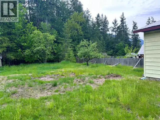 611 Slocan Street Slocan, British Columbia in Land for Sale in Nelson - Image 10