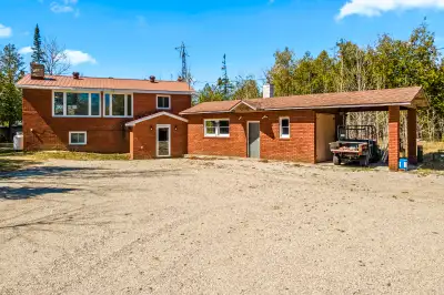 Home Sweet Home! Attention first-time home buyers or semi-retirees! This 2 bedroom, 4Pc bathroom hom...