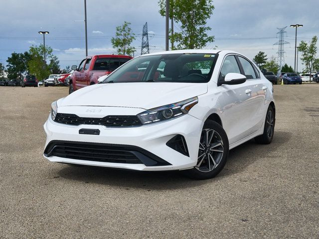2022 Kia Forte EX | Charging Pad | Apple CarPlay | Heated Wheel in Cars & Trucks in Edmonton