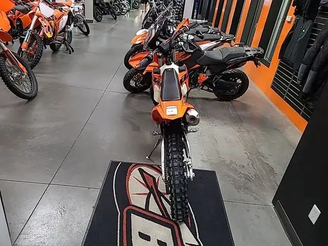 2025 KTM XC 250 F in Dirt Bikes & Motocross in Calgary - Image 11