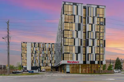 Studio unit at 1900 Simcoe St