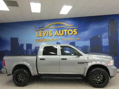 RAM 1500 2023 CLASSIC SLT V-8 5.7 LITRES HÉMI CREW-CAB BOITE 5.7 PIEDS 4X4 / PNEUS 35 POUCES NEUF HO...