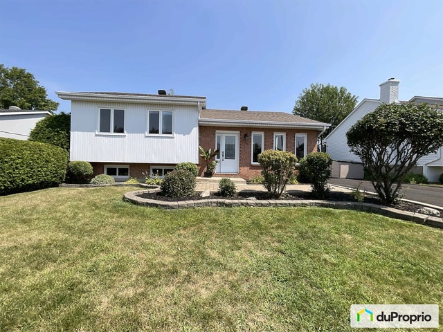 $677,700 - Bungalow for sale in Varennes — photo 1