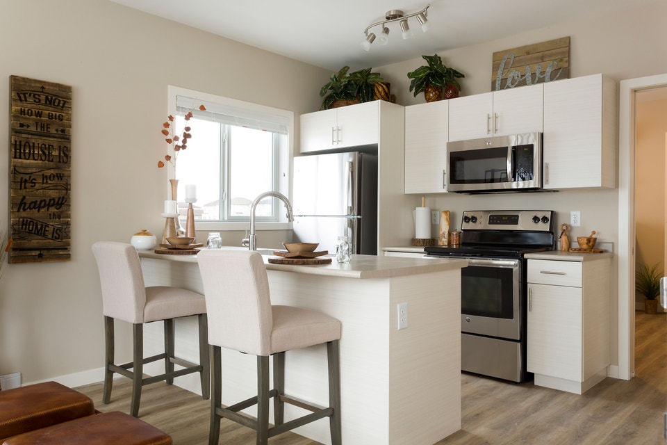 Element Townhomes on Eaglewood - 1 Bed Corner Studio Townhome Ho 3