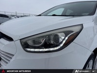 Leather Seats, Sunroof, Heated Seats, Bluetooth, Blind Spot Detection! Compare at $12976 - Our Price... (image 7)