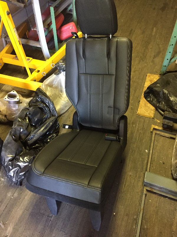 Minivan seat chairs in Other Parts & Accessories in Windsor Region - Image 2