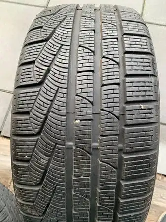 a nice Pirelli performance winter tire with tread like new (1 TIRE ONLY) size 245/35/19 93W M S Pire...