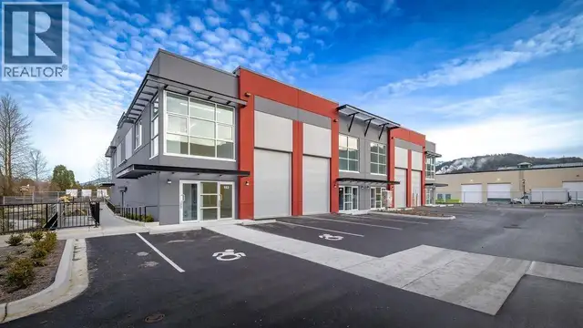 103A 38926 MID WAY Squamish, British Columbia in Commercial & Office Space for Rent in Prince Rupert - Image 4