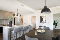 Préparez-vous à être enchanté aux Appartements Le James. Sa multitude de commodités vous attend! Typ... (image 8)