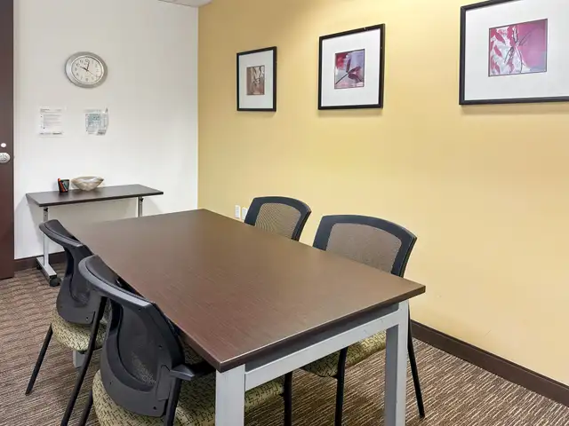 Office space for rent for 4 persons in Royal Bank Building in Commercial & Office Space for Rent in Regina - Image 14