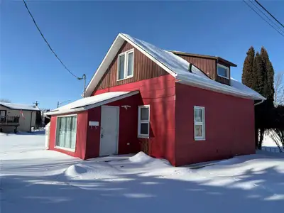 R30//Gilbert Plains/COZY & CONVENIENT IN GILBERT PLAINS! This 904 sq ft 1 -storey home is located cl...