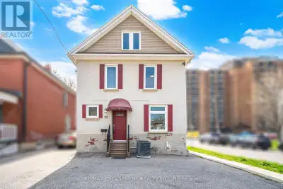 Attention all investors! This centrally located property in downtown Oshawa is a rare opportunity to...
