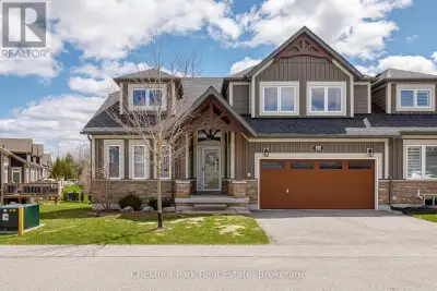 Welcome to your perfect Collingwood retreat! This beautifully designed 5-bedroom end-unit townhouse...