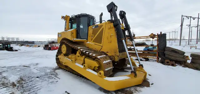D8T - 2012 in Heavy Equipment in Saskatoon - Image 2