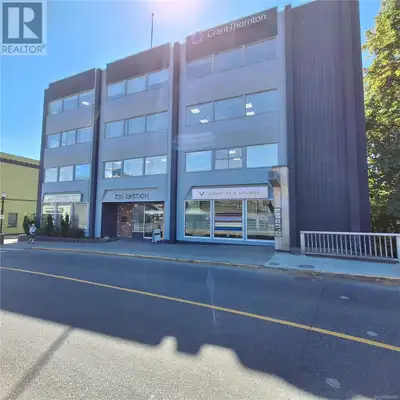 This 907 Sq Ft renovated third floor unit is configured for office use. The space opens to an open a...