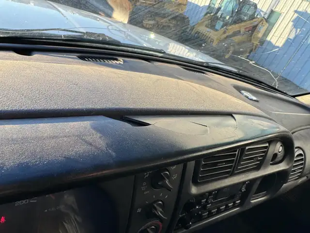 2001 DODGE RAM 3500 in Heavy Trucks in Saskatoon - Image 21