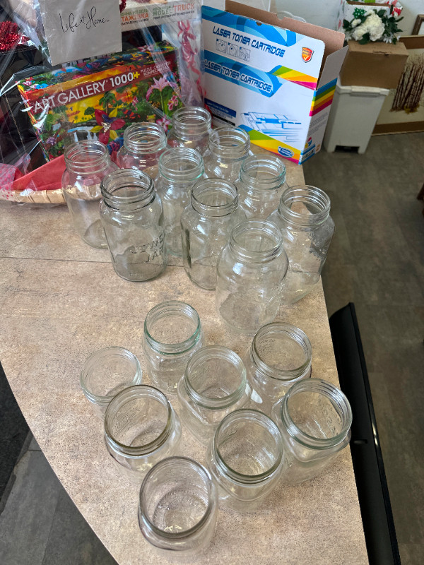 18 Glass Jars in Other in Thunder Bay - Image 2