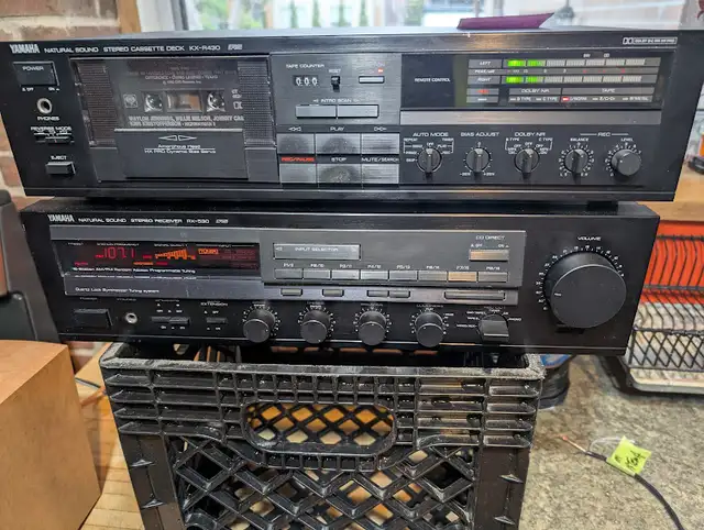 Yamaha natural sound stereo receiver/  cassette deck. in Stereo Systems & Home Theatre in Markham / York Region - Image 2