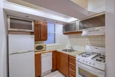 Akelius one bedroom apartment for rent. Located near Ave Van Horne in the Cote-des-Neiges neighborho...