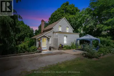 Country Charm, Endless Possibilities - 1 Acre with Home, Barn & Highway Visibility -Dreaming of spac...