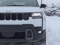 This Jeep Cherokee has a strong Intercooled Turbo Gas/Electric I-4 1.6 L/98 engine powering this Var... (image 9)