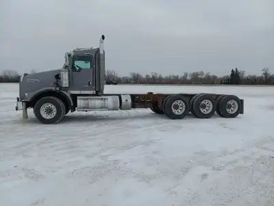 550HP CUMMINS ISX, 18 SPD STANDARD, 22.5" TIRES, ALUMINUM WHEELS, 6X6 DIFF LOCKS, 4:30 GEAR RATIO, 2...