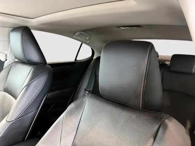 2022 Lexus ESh ES 300h Outstanding value! Must see! in Cars & Trucks in Calgary - Image 13