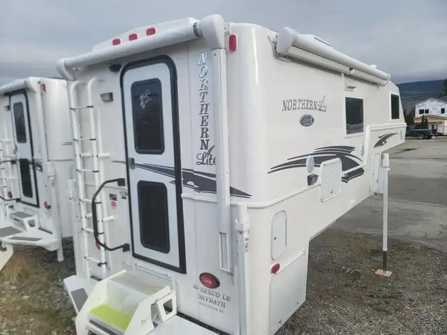 2025 Northern Lite Limited Edition 10-2EXLEDB Face-to-Face Dinet in Travel Trailers & Campers in Penticton - Image 5