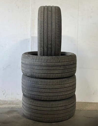 Like new continental 275/40/21 all season tires 275/40R21 or 10/32 or 98% tread 2000 km $3000 new fi...